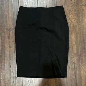 Elegant Black Pencil Skirt - Size 4